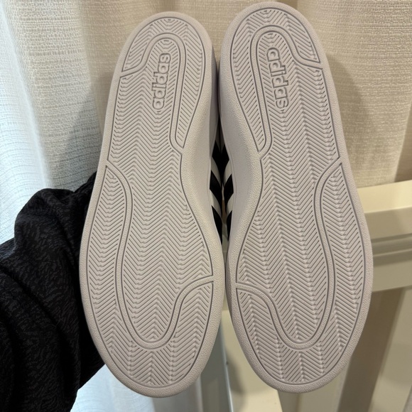 NWOB Adidas Women's White and Black Athletic Shoes grand court sneakers - Picture 6 of 7